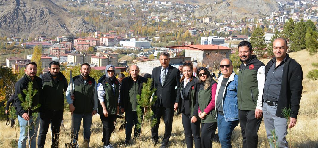 11 KASIM MİLLİ AĞAÇLANDIRMA GÜNÜNDE FİDANLAR TOPRAK İLE BULUŞTU